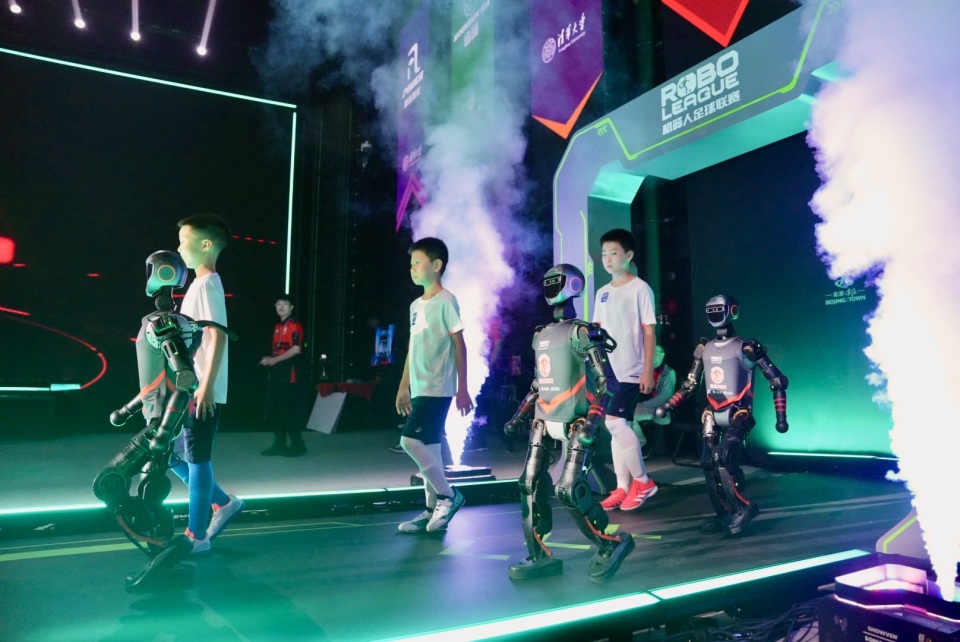 着不低的溢 着不低的溢